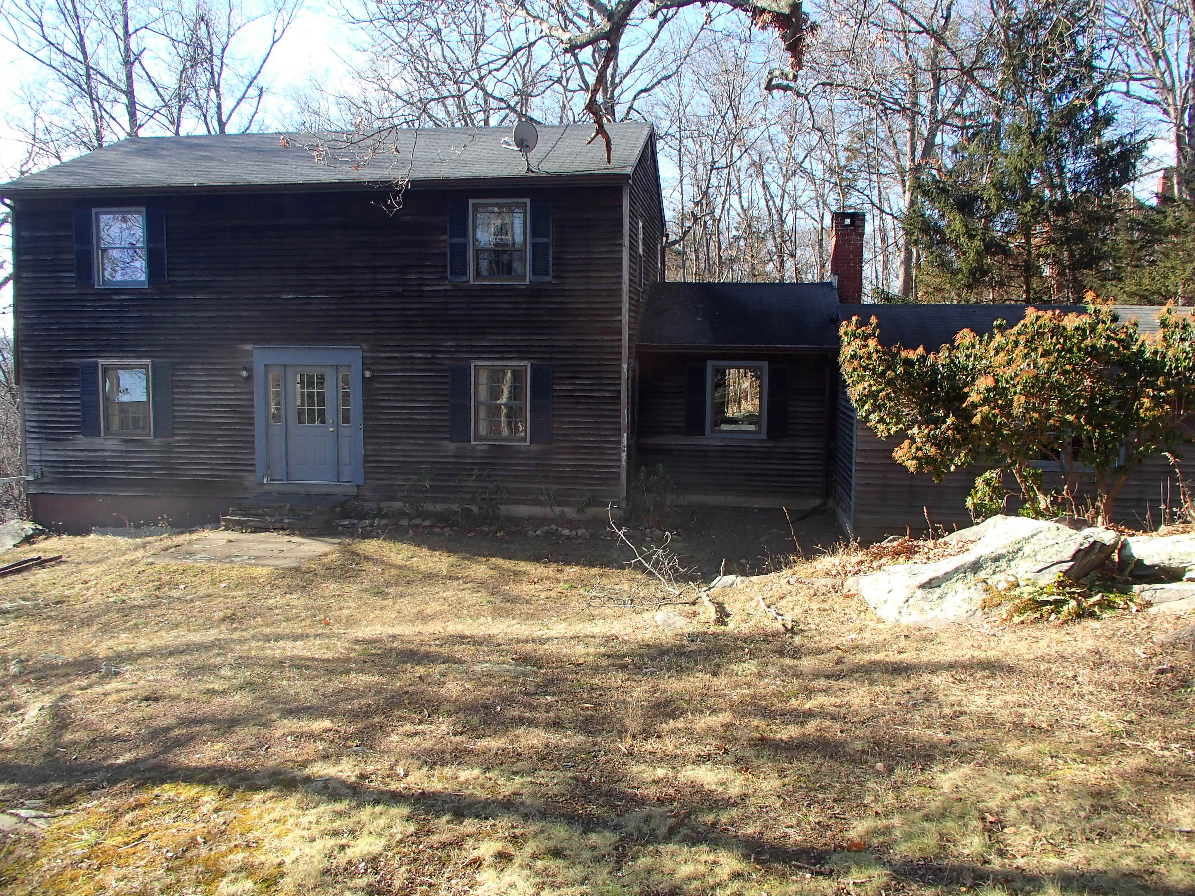Building photograph for 40 CEDAR HILL RD